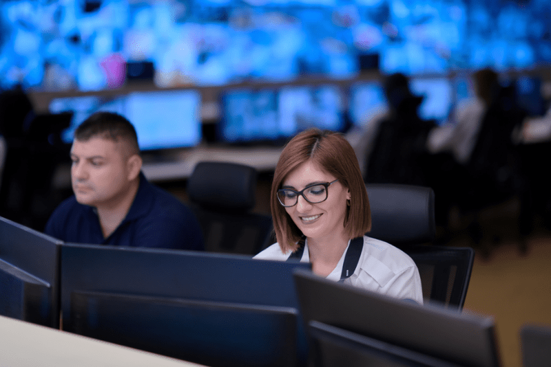 analyst in SOC IT room